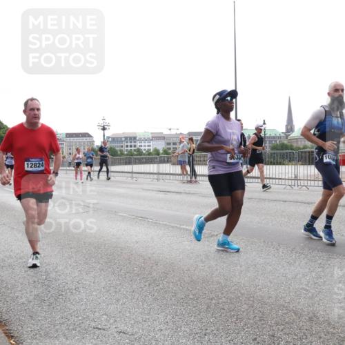 29.06.2025 - hella hamburg halbmarathon Lena Gebhardt http://msf.ph/oto/8327071 29.06.2025 10:37:46 Lombardsbrücke 33, 180, 10, 12824, 1276, 1337, 1475, 1578, 1799, 1819, 1985, 2016, 2199, 2486, 2640, 2853, 3230, 3246, 3633, 3880, 4097, 4921, 5139, 5146, 5171, 5186, 5522, 5560, 5790, 5875, 5940, 6243, 6362, 6697, 6821, 6955, 7085, 7124, 7235, 7244, 7321, 7350, 7544, 7629, 7696, 7777, 7823, 8811, 8843, 8985, 9247, 9288, 9524, 9895, 10159, 10506, 10836, 11087, 11543, 12123, 12254, 12472, 12824, 16680, 17798 meine-sportfotos.de