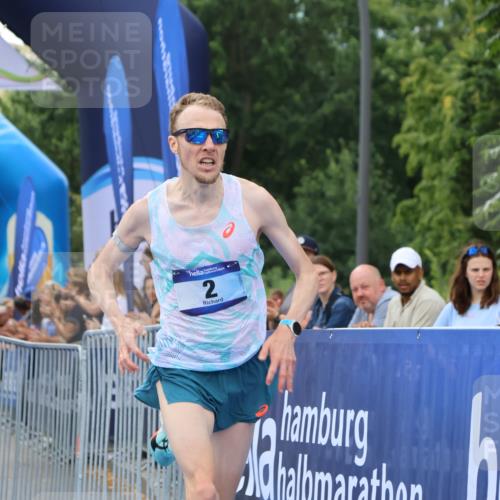 29.06.2025 - hella hamburg halbmarathon Strokosch-Dieckow http://msf.ph/oto/8327082 29.06.2025 10:02:27 Ziel 2, 22 meine-sportfotos.de