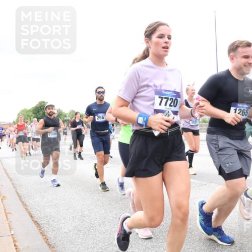 29.06.2025 - hella hamburg halbmarathon Lena Gebhardt http://msf.ph/oto/8327092 29.06.2025 10:57:52 Lombardsbrücke 8159, 11026, 256, 7720, 4521, 1265, 1123, 1242, 1248, 1265, 1388, 1643, 2015, 2169, 2451, 2567, 2900, 3191, 3385, 3388, 3433, 3644, 3750, 3936, 3954, 4059, 4180, 4197, 4429, 4521, 4830, 5117, 5632, 5676, 5736, 6316, 6337, 6827, 6857, 6916, 7172, 7193, 7556, 7720, 7977, 7990, 8035, 8159, 8386, 8439, 8440, 8442, 8474, 8512, 8540, 8708, 8713, 8773, 8873, 9059, 9180, 9233, 9318, 9319, 9394, 9398, 9436, 9481, 9496, 9613, 9832 meine-sportfotos.de