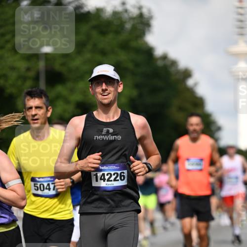 29.06.2025 - hella hamburg halbmarathon Dr. Thomas Lammeyer http://msf.ph/oto/8327097 29.06.2025 09:55:42 Kennedybrücke 1057, 1312, 1353, 1569, 1763, 2880, 3437, 3618, 3697, 4565, 4871, 5014, 5047, 5129, 5231, 5336, 5690, 5987, 6700, 6711, 6770, 7185, 7710, 8074, 8564, 8900, 9358, 9547, 9659, 10691, 10978, 11021, 11062 meine-sportfotos.de