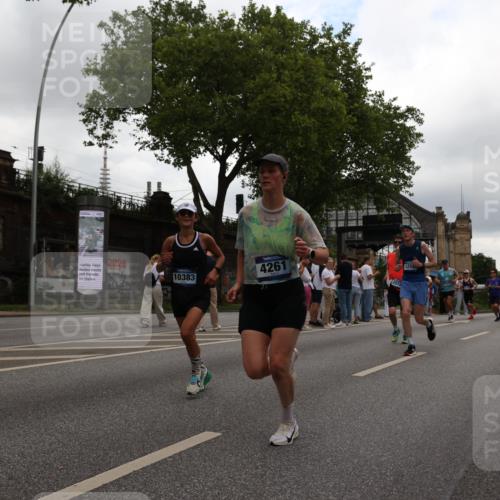 29.06.2025 - hella hamburg halbmarathon Yannick Fuchs http://msf.ph/oto/8327105 29.06.2025 10:51:34 20KM 1200, 1239, 1563, 1972, 2236, 2606, 2652, 2759, 2806, 2883, 3141, 3575, 4261, 4579, 5015, 5134, 5391, 5457, 5458, 6281, 6302, 6531, 6720, 6892, 7159, 7833, 9450, 10383, 10408, 10599, 12144, 12509, 12773, 12774, 13376, 13664, 14737, 15090, 15189, 15229, 15349, 15664, 16418, 16517, 17455, 17543, 17758, 18508 meine-sportfotos.de