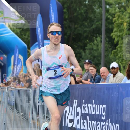 29.06.2025 - hella hamburg halbmarathon Strokosch-Dieckow http://msf.ph/oto/8327119 29.06.2025 10:02:27 Ziel 2, 22 meine-sportfotos.de