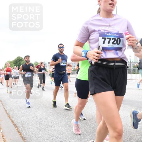 29.06.2025 - hella hamburg halbmarathon Lena Gebhardt http://msf.ph/oto/8327144 29.06.2025 10:57:52 Lombardsbrücke 11026, 2567, 7720, 12172, 1265, 1123, 1242, 1248, 1265, 1388, 1643, 2015, 2169, 2451, 2567, 2900, 3191, 3385, 3388, 3433, 3644, 3750, 3936, 3954, 4059, 4180, 4197, 4429, 4521, 4830, 5117, 5632, 5676, 5736, 6316, 6337, 6827, 6857, 6916, 7172, 7193, 7556, 7720, 7977, 7990, 8035, 8159, 8386, 8439, 8440, 8442, 8474, 8512, 8540, 8708, 8713, 8773, 8873, 9059, 9180, 9233, 9318, 9319, 9394, 9398, 9436, 9481, 9496, 9613, 9832 meine-sportfotos.de