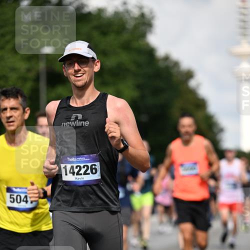 29.06.2025 - hella hamburg halbmarathon Dr. Thomas Lammeyer http://msf.ph/oto/8327153 29.06.2025 09:55:43 Kennedybrücke 1057, 1312, 1353, 1569, 1763, 2880, 3437, 3618, 3697, 4565, 4871, 5014, 5047, 5129, 5231, 5336, 5690, 5987, 6700, 6711, 6770, 7185, 7710, 8074, 8564, 9358, 9444, 9547, 9659, 10493, 10691, 10978, 11021, 11062 meine-sportfotos.de