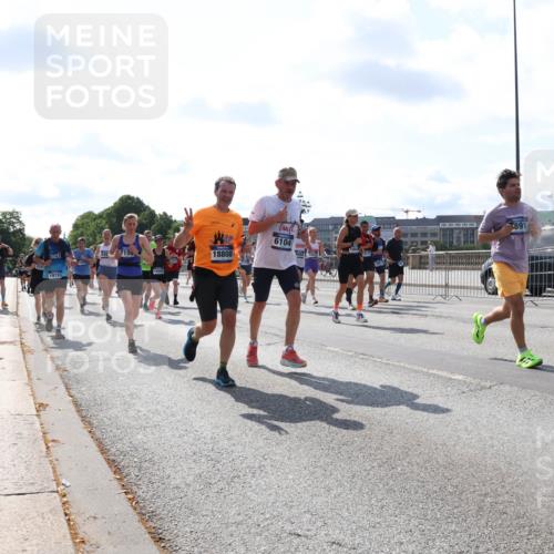 29.06.2025 - hella hamburg halbmarathon Lena Gebhardt http://msf.ph/oto/8327172 29.06.2025 10:00:17 Lombardsbrücke 891, 6104, 7155, 18808, 19153, 1006, 1019, 1125, 1180, 1239, 1264, 1526, 1544, 1568, 1681, 1834, 1914, 2027, 2086, 2099, 2159, 2346, 2348, 2364, 2426, 2447, 2582, 2584, 2606, 2652, 2676, 2677, 2730, 2910, 2982, 3042, 3177, 3181, 3319, 3400, 3794, 3836, 3861, 3898, 4013, 4231, 4419, 4579, 4594, 4632, 4767, 4772, 4796, 4813, 4940, 4945, 5015, 5134, 5272, 5341, 5643, 5728, 6082, 6084, 6104, 6174, 6201, 6202, 6220, 6260, 6462, 6470, 6581, 6587 meine-sportfotos.de