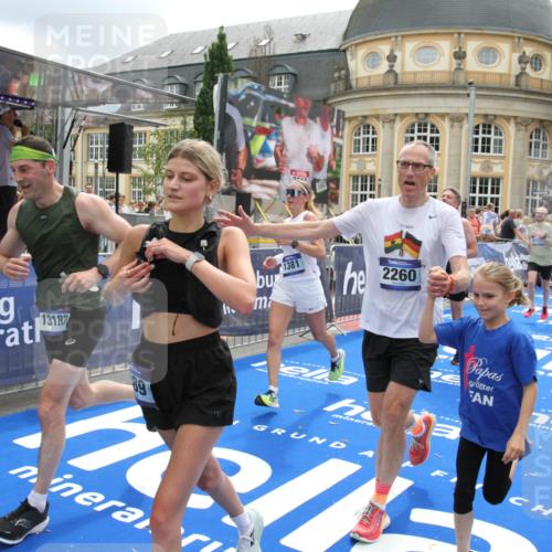 29.06.2025 - hella hamburg halbmarathon Michael Strokosch http://msf.ph/oto/8327175 29.06.2025 10:49:04 Ziel 1381, 1452, 2260, 3213, 3985, 4847, 4890, 7297, 8302, 8821, 8889, 9695, 12534, 13183, 13614, 13688, 16627, 17632 meine-sportfotos.de