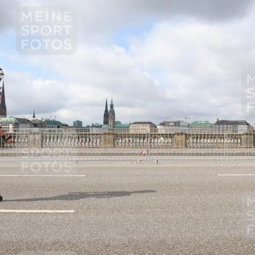 29.06.2025 - hella hamburg halbmarathon Lena Gebhardt http://msf.ph/oto/8327193 29.06.2025 09:08:20 Lombardsbrücke  meine-sportfotos.de