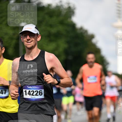 29.06.2025 - hella hamburg halbmarathon Dr. Thomas Lammeyer http://msf.ph/oto/8327200 29.06.2025 09:55:43 Kennedybrücke 1057, 1312, 1353, 1569, 1763, 2880, 3437, 3618, 3697, 4565, 4871, 5014, 5047, 5129, 5231, 5336, 5690, 5987, 6700, 6711, 6770, 7185, 7710, 8074, 8564, 9358, 9444, 9547, 9659, 10493, 10691, 10978, 11021, 11062 meine-sportfotos.de