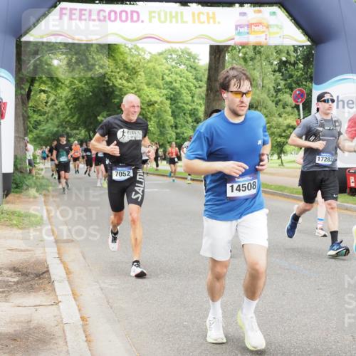 29.06.2025 - hella hamburg halbmarathon MichiJ http://msf.ph/oto/8327201 29.06.2025 10:37:50 Zwischen KM18-KM19 1321, 4033, 4127, 4816, 7052, 7269, 8572, 10189, 11339, 11455, 13008, 13282, 15392, 16843, 16887, 17282 meine-sportfotos.de