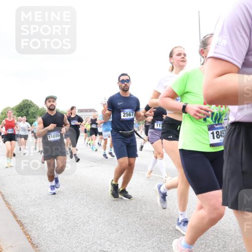 29.06.2025 - hella hamburg halbmarathon Lena Gebhardt http://msf.ph/oto/8327213 29.06.2025 10:57:52 Lombardsbrücke 8159, 11026, 2567, 112, 21, 18457, 1123, 1242, 1248, 1265, 1388, 1643, 2015, 2169, 2451, 2567, 2900, 3191, 3385, 3388, 3433, 3644, 3750, 3936, 3954, 4059, 4180, 4197, 4429, 4521, 4830, 5117, 5632, 5676, 5736, 6316, 6337, 6827, 6857, 6916, 7172, 7193, 7556, 7720, 7977, 7990, 8035, 8159, 8386, 8439, 8440, 8442, 8474, 8512, 8540, 8708, 8713, 8773, 8873, 9059, 9180, 9233, 9318, 9319, 9394, 9398, 9436, 9481, 9496, 9613, 9832 meine-sportfotos.de