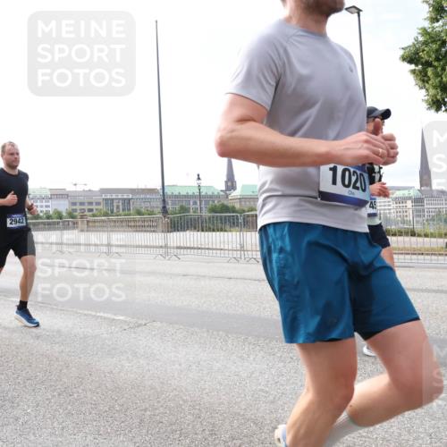 29.06.2025 - hella hamburg halbmarathon Lena Gebhardt http://msf.ph/oto/8327214 29.06.2025 10:12:58 Lombardsbrücke 051, 3531, 2942, 1020, 1020, 1051, 1249, 1610, 1785, 1851, 1939, 2531, 2891, 2942, 2963, 2964, 3182, 3248, 4532, 4554, 5150, 5166, 6207, 6489, 7014, 7873, 7907, 8398, 8405, 8913, 8917, 8971, 9141, 10067, 10402, 10581, 11025, 11720, 12456, 13566, 13816, 14404, 14540, 14869, 15012, 15369, 15531, 16030, 16255, 16323, 16437, 16473, 16826, 16911, 17061, 17699, 17988, 17994, 18048, 18178, 18320, 18493, 18530, 18732 meine-sportfotos.de