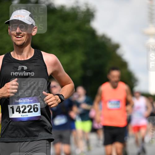 29.06.2025 - hella hamburg halbmarathon Dr. Thomas Lammeyer http://msf.ph/oto/8327218 29.06.2025 09:55:43 Kennedybrücke 1057, 1312, 1353, 1569, 1763, 2880, 3437, 3618, 3697, 4565, 4871, 5014, 5047, 5129, 5231, 5336, 5690, 5987, 6700, 6711, 6770, 7185, 7710, 8074, 8564, 9358, 9444, 9547, 9659, 10493, 10691, 10978, 11021, 11062 meine-sportfotos.de