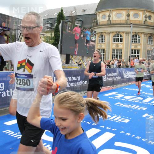 29.06.2025 - hella hamburg halbmarathon Michael Strokosch http://msf.ph/oto/8327256 29.06.2025 10:49:05 Ziel 1381, 1452, 2260, 3213, 3985, 4847, 4890, 7297, 8302, 8821, 8889, 9695, 12534, 13183, 13614, 13688, 16627, 17632 meine-sportfotos.de
