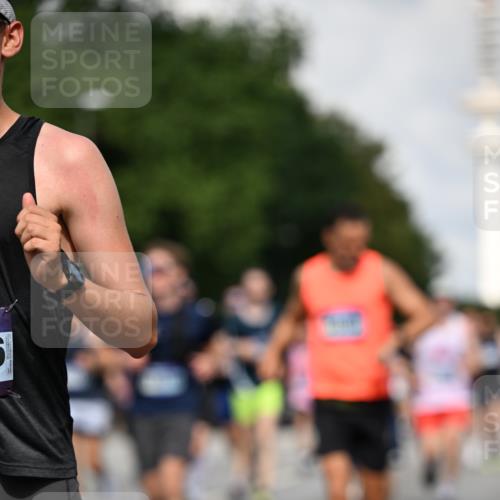 29.06.2025 - hella hamburg halbmarathon Dr. Thomas Lammeyer http://msf.ph/oto/8327274 29.06.2025 09:55:43 Kennedybrücke 1057, 1312, 1353, 1569, 1763, 2880, 3437, 3618, 3697, 4565, 4871, 5014, 5047, 5129, 5231, 5336, 5690, 5987, 6700, 6711, 6770, 7185, 7710, 8074, 8564, 9358, 9444, 9547, 9659, 10493, 10691, 10978, 11021, 11062 meine-sportfotos.de