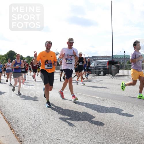29.06.2025 - hella hamburg halbmarathon Lena Gebhardt http://msf.ph/oto/8327275 29.06.2025 10:00:17 Lombardsbrücke 19153, 7159, 18808, 6104, 1004, 1006, 1019, 1125, 1180, 1239, 1264, 1526, 1544, 1568, 1681, 1834, 1914, 2027, 2086, 2099, 2159, 2346, 2348, 2364, 2426, 2447, 2582, 2584, 2606, 2652, 2676, 2677, 2730, 2910, 2982, 3042, 3177, 3181, 3319, 3400, 3794, 3836, 3861, 3898, 4013, 4231, 4419, 4579, 4594, 4632, 4767, 4772, 4796, 4813, 4940, 4945, 5015, 5134, 5272, 5341, 5643, 5728, 6082, 6084, 6104, 6174, 6201, 6202, 6220, 6260, 6462, 6470, 6581, 6587 meine-sportfotos.de