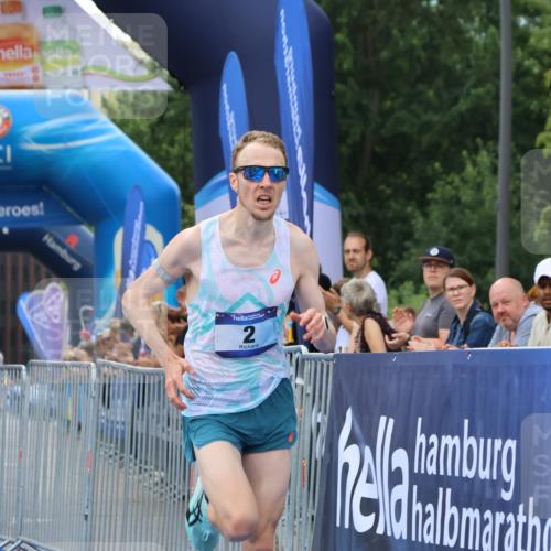 29.06.2025 - hella hamburg halbmarathon Strokosch-Dieckow http://msf.ph/oto/8327276 29.06.2025 10:02:27 Ziel 2, 22 meine-sportfotos.de