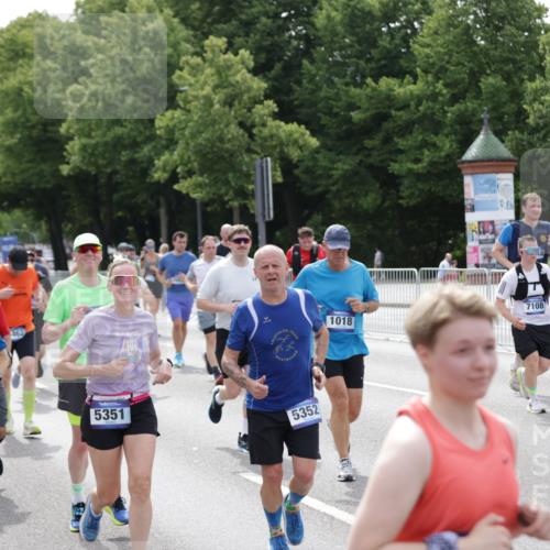 29.06.2025 - hella hamburg halbmarathon Jannik Wohlers http://msf.ph/oto/8327280 29.06.2025 10:39:54 Lombardsbrücke 1018, 1037, 1291, 1691, 2019, 2109, 2254, 2515, 2572, 3237, 3295, 3515, 3607, 3808, 3810, 4173, 4271, 4756, 5113, 5263, 5351, 5352, 5975, 6076, 6363, 6463, 6548, 6673, 6866, 6876, 6890, 6920, 7108, 7174, 7675, 7850, 8307, 8815, 9187, 9468, 10474, 10806, 10818, 10953, 11176, 11188, 11653, 11717, 11970, 11973, 12364, 12444, 12501, 12760, 13005, 13030, 13069, 13290, 13410, 13466, 13577, 13651, 14341, 14851, 15549, 15927, 16681, 17318, 18101, 18110, 18213, 18771 meine-sportfotos.de