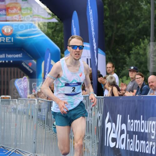 29.06.2025 - hella hamburg halbmarathon Strokosch-Dieckow http://msf.ph/oto/8327368 29.06.2025 10:02:27 Ziel 2, 22 meine-sportfotos.de
