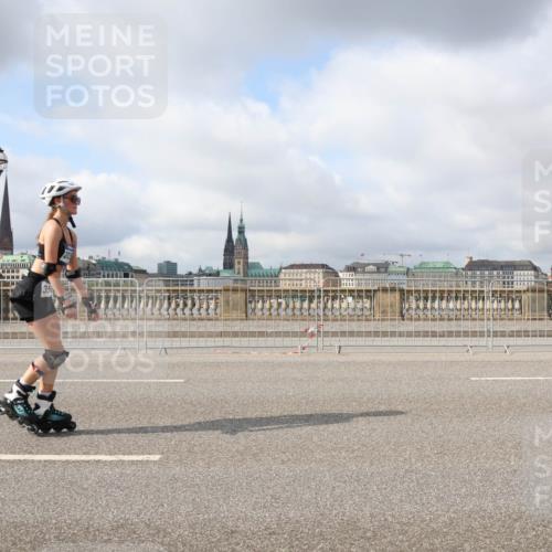 29.06.2025 - hella hamburg halbmarathon Lena Gebhardt http://msf.ph/oto/8327378 29.06.2025 09:08:20 Lombardsbrücke 350 meine-sportfotos.de