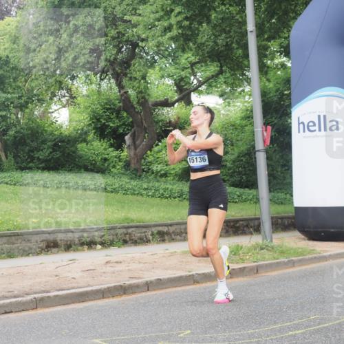 29.06.2025 - hella hamburg halbmarathon KatJ http://msf.ph/oto/8327386 29.06.2025 10:17:07 Zwischen KM18-KM19  meine-sportfotos.de