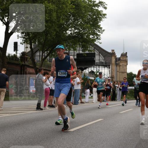 29.06.2025 - hella hamburg halbmarathon Yannick Fuchs http://msf.ph/oto/8327411 29.06.2025 10:51:35 20KM 1200, 1239, 1563, 2025, 2236, 2606, 2652, 2759, 2806, 2883, 3093, 3141, 3575, 4261, 4579, 5015, 5134, 5391, 5457, 5458, 6281, 6302, 6531, 6720, 6892, 7159, 7833, 9450, 10383, 10408, 10599, 12144, 12509, 12773, 12774, 13376, 13465, 13664, 14737, 15090, 15189, 15229, 15349, 15664, 16418, 16517, 17455, 17543, 17758, 18508 meine-sportfotos.de