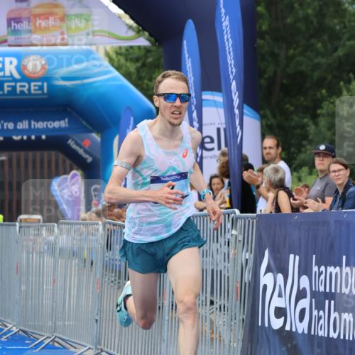 29.06.2025 - hella hamburg halbmarathon Strokosch-Dieckow http://msf.ph/oto/8327421 29.06.2025 10:02:27 Ziel 2, 22 meine-sportfotos.de
