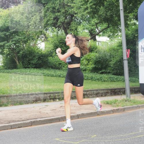 29.06.2025 - hella hamburg halbmarathon KatJ http://msf.ph/oto/8327483 29.06.2025 10:17:07 Zwischen KM18-KM19  meine-sportfotos.de
