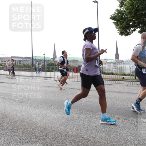 29.06.2025 - hella hamburg halbmarathon Lena Gebhardt http://msf.ph/oto/8327532 29.06.2025 10:37:46 Lombardsbrücke 12824, 1276, 1337, 1475, 1578, 1799, 1819, 1985, 2016, 2199, 2486, 2640, 2853, 3230, 3246, 3633, 3880, 4097, 4921, 5139, 5146, 5171, 5186, 5522, 5560, 5790, 5875, 5940, 6243, 6362, 6697, 6821, 6955, 7085, 7124, 7235, 7244, 7321, 7350, 7544, 7629, 7696, 7777, 7823, 8811, 8843, 8985, 9247, 9288, 9524, 9895, 10159, 10506, 10836, 11087, 11543, 12123, 12254, 12472, 12824, 16680, 17798 meine-sportfotos.de