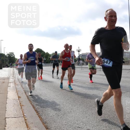 29.06.2025 - hella hamburg halbmarathon Lena Gebhardt http://msf.ph/oto/8327542 29.06.2025 09:48:43 Lombardsbrücke 4381, 13940, 8121, 547, 1042, 1290, 1505, 1571, 1710, 2262, 2399, 2767, 3480, 3547, 4062, 4359, 4381, 5003, 5124, 5307, 5554, 5709, 6993, 7152, 7154, 7310, 7482, 7884, 8002, 8121, 8571, 8933, 9403, 9643, 10190, 10404, 10738, 10793, 10852, 11106, 11177, 11423, 11929, 12044, 12051, 12488, 12916, 13137, 13372, 13483, 13940, 13975, 14875, 15931, 15959, 16119 meine-sportfotos.de