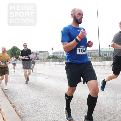 29.06.2025 - hella hamburg halbmarathon Lena Gebhardt http://msf.ph/oto/8327601 29.06.2025 10:12:59 Lombardsbrücke 2891, 939, 1051, 2942, 1020, 1051, 1249, 1610, 1785, 1851, 1939, 2531, 2891, 2942, 2963, 3182, 3218, 3248, 3728, 4532, 4554, 5150, 6207, 6489, 7014, 7873, 7907, 8398, 8405, 8913, 8917, 8971, 9141, 10067, 10402, 11025, 11720, 12456, 13566, 13816, 14404, 14540, 14869, 15012, 15369, 15531, 16030, 16255, 16323, 16437, 16473, 16826, 16911, 17061, 17699, 17988, 17994, 18048, 18178, 18320, 18493, 18530, 18732 meine-sportfotos.de