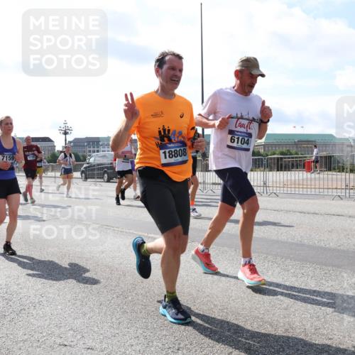 29.06.2025 - hella hamburg halbmarathon Lena Gebhardt http://msf.ph/oto/8327669 29.06.2025 10:00:18 Lombardsbrücke 7159, 18808, 6104, 1006, 1019, 1125, 1180, 1239, 1264, 1526, 1544, 1568, 1681, 1834, 1914, 2027, 2086, 2099, 2159, 2236, 2346, 2348, 2364, 2426, 2447, 2582, 2584, 2606, 2652, 2676, 2677, 2730, 2910, 2982, 3042, 3177, 3181, 3319, 3400, 3794, 3836, 3861, 3898, 4013, 4231, 4419, 4579, 4594, 4632, 4767, 4772, 4796, 4813, 4940, 4945, 5015, 5134, 5272, 5341, 5643, 5728, 6082, 6084, 6104, 6174, 6201, 6202, 6220, 6260, 6462, 6470, 6581, 6587 meine-sportfotos.de