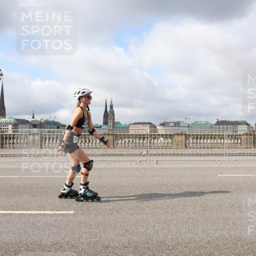 29.06.2025 - hella hamburg halbmarathon Lena Gebhardt http://msf.ph/oto/8327694 29.06.2025 09:08:20 Lombardsbrücke  meine-sportfotos.de
