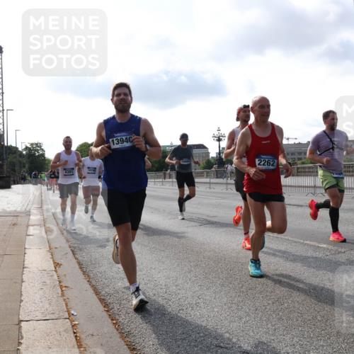 29.06.2025 - hella hamburg halbmarathon Lena Gebhardt http://msf.ph/oto/8327700 29.06.2025 09:48:43 Lombardsbrücke 4381, 10190, 1394, 2262, 1042, 1290, 1505, 1571, 1710, 2262, 2399, 2767, 3480, 3547, 4062, 4359, 4381, 5003, 5124, 5307, 5554, 5709, 6993, 7152, 7154, 7310, 7482, 7884, 8002, 8121, 8571, 8933, 9403, 9643, 10190, 10404, 10738, 10793, 10852, 11106, 11177, 11423, 11929, 12044, 12051, 12488, 12916, 13137, 13372, 13483, 13940, 13975, 14875, 15931, 15959, 16119 meine-sportfotos.de