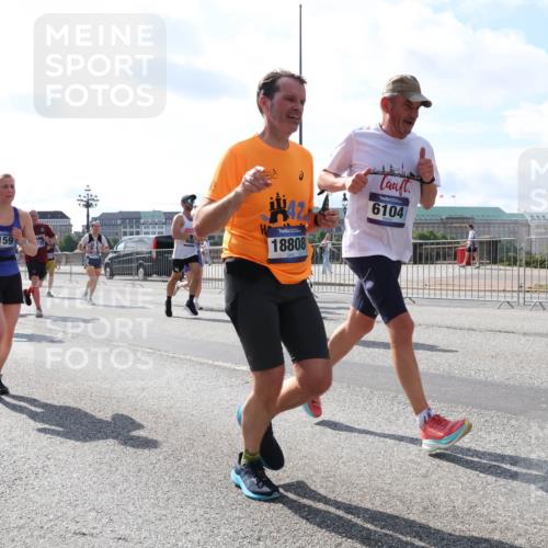 29.06.2025 - hella hamburg halbmarathon Lena Gebhardt http://msf.ph/oto/8327769 29.06.2025 10:00:18 Lombardsbrücke 260, 7159, 18808, 6104, 1006, 1019, 1125, 1180, 1239, 1264, 1526, 1544, 1568, 1681, 1834, 1914, 2027, 2086, 2099, 2159, 2236, 2346, 2348, 2364, 2426, 2447, 2582, 2584, 2606, 2652, 2676, 2677, 2730, 2910, 2982, 3042, 3177, 3181, 3319, 3400, 3794, 3836, 3861, 3898, 4013, 4231, 4419, 4579, 4594, 4632, 4767, 4772, 4796, 4813, 4940, 4945, 5015, 5134, 5272, 5341, 5643, 5728, 6082, 6084, 6104, 6174, 6201, 6202, 6220, 6260, 6462, 6470, 6581, 6587 meine-sportfotos.de