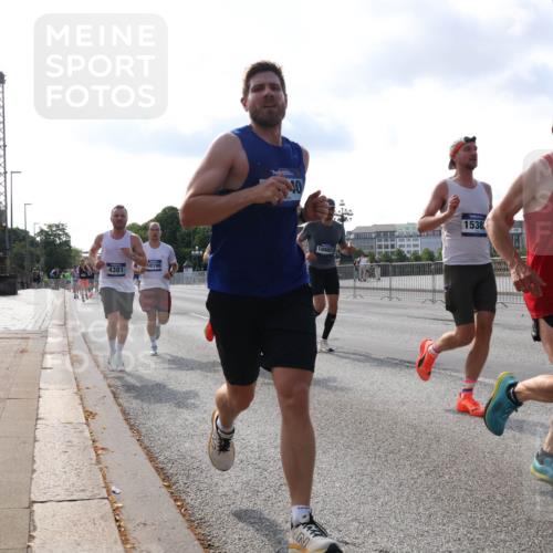 29.06.2025 - hella hamburg halbmarathon Lena Gebhardt http://msf.ph/oto/8327775 29.06.2025 09:48:44 Lombardsbrücke 0, 4381, 10190, 10980, 1538, 2262, 1042, 1290, 1505, 1571, 1710, 2262, 2399, 2767, 3480, 3547, 4062, 4359, 4381, 5003, 5124, 5307, 5554, 5709, 6993, 7152, 7154, 7310, 7482, 7884, 8002, 8121, 8571, 8933, 9403, 9643, 10190, 10404, 10451, 10738, 10793, 10852, 11106, 11177, 11423, 11929, 12044, 12051, 12488, 12916, 13137, 13372, 13483, 13940, 13975, 14875, 15931, 15959 meine-sportfotos.de