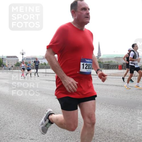 29.06.2025 - hella hamburg halbmarathon Lena Gebhardt http://msf.ph/oto/8327798 29.06.2025 10:37:47 Lombardsbrücke 801, 1282, 17793, 1276, 1337, 1475, 1578, 1799, 1819, 1985, 2016, 2199, 2486, 2640, 2786, 2853, 3230, 3246, 3633, 3880, 4921, 5139, 5146, 5171, 5186, 5522, 5790, 5875, 6243, 6362, 6697, 6821, 6955, 7085, 7124, 7235, 7244, 7321, 7350, 7544, 7629, 7696, 7777, 7823, 8843, 8985, 9247, 9288, 9524, 9895, 10159, 10506, 10836, 11087, 11543, 12123, 12254, 12472, 12824, 16680, 17798 meine-sportfotos.de