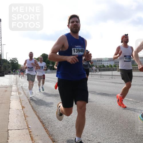 29.06.2025 - hella hamburg halbmarathon Lena Gebhardt http://msf.ph/oto/8327825 29.06.2025 09:48:44 Lombardsbrücke 4381, 0190, 13940, 10980, 15382, 2262, 1042, 1290, 1505, 1571, 1710, 2262, 2399, 2767, 3480, 3547, 4062, 4359, 4381, 5003, 5124, 5307, 5554, 5709, 6993, 7152, 7154, 7310, 7482, 7884, 8002, 8121, 8571, 8933, 9403, 9643, 10190, 10404, 10451, 10738, 10793, 10852, 11106, 11177, 11423, 11929, 12044, 12051, 12488, 12916, 13137, 13372, 13483, 13940, 13975, 14875, 15931, 15959 meine-sportfotos.de