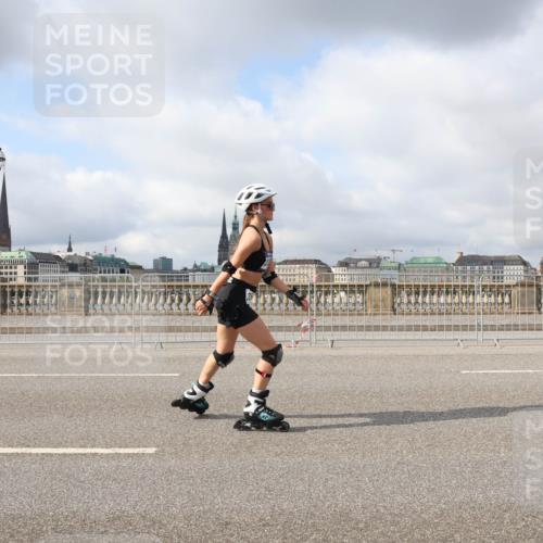 29.06.2025 - hella hamburg halbmarathon Lena Gebhardt http://msf.ph/oto/8327856 29.06.2025 09:08:20 Lombardsbrücke  meine-sportfotos.de