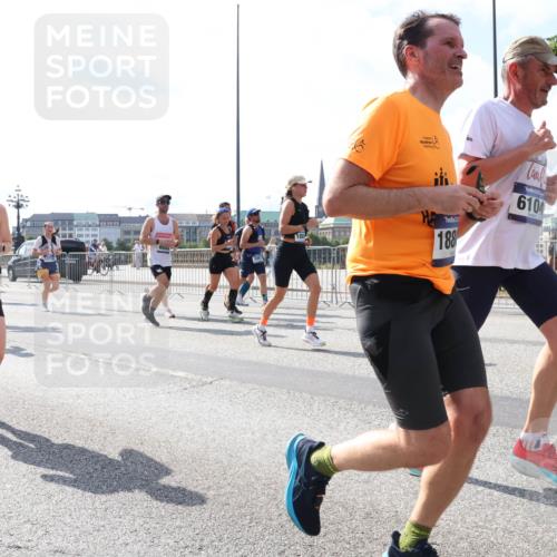 29.06.2025 - hella hamburg halbmarathon Lena Gebhardt http://msf.ph/oto/8327896 29.06.2025 10:00:18 Lombardsbrücke 50, 1180, 100, 188, 6104, 1006, 1019, 1125, 1180, 1239, 1264, 1526, 1544, 1568, 1681, 1834, 1914, 2027, 2086, 2099, 2159, 2236, 2346, 2348, 2364, 2426, 2447, 2582, 2584, 2606, 2652, 2676, 2677, 2730, 2910, 2982, 3042, 3177, 3181, 3319, 3400, 3794, 3836, 3861, 3898, 4013, 4231, 4419, 4579, 4594, 4632, 4767, 4772, 4796, 4813, 4940, 4945, 5015, 5134, 5272, 5341, 5643, 5728, 6082, 6084, 6104, 6174, 6201, 6202, 6220, 6260, 6462, 6470, 6581, 6587 meine-sportfotos.de