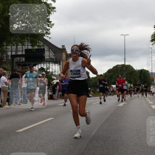 29.06.2025 - hella hamburg halbmarathon Yannick Fuchs http://msf.ph/oto/8327918 29.06.2025 10:51:35 20KM 1200, 1239, 1563, 2025, 2236, 2606, 2652, 2759, 2806, 2883, 3093, 3141, 3575, 4261, 4579, 5015, 5134, 5391, 5457, 5458, 6281, 6302, 6531, 6720, 6892, 7159, 7833, 9450, 10383, 10408, 10599, 12144, 12509, 12773, 12774, 13376, 13465, 13664, 14737, 15090, 15189, 15229, 15349, 15664, 16418, 16517, 17455, 17543, 17758, 18508 meine-sportfotos.de