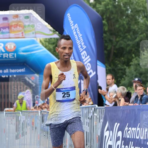 29.06.2025 - hella hamburg halbmarathon Strokosch-Dieckow http://msf.ph/oto/8327929 29.06.2025 10:02:21 Ziel 2, 22, 25 meine-sportfotos.de