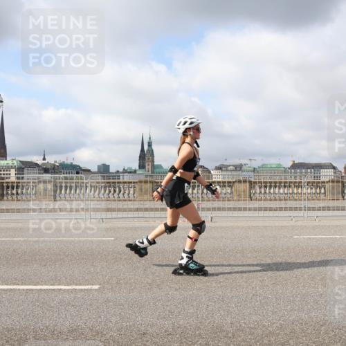 29.06.2025 - hella hamburg halbmarathon Lena Gebhardt http://msf.ph/oto/8327950 29.06.2025 09:08:20 Lombardsbrücke  meine-sportfotos.de