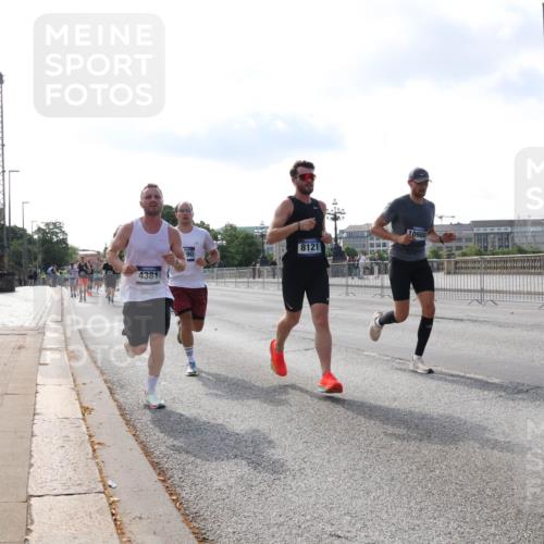 29.06.2025 - hella hamburg halbmarathon Lena Gebhardt http://msf.ph/oto/8327960 29.06.2025 09:48:44 Lombardsbrücke 4381, 190, 8121, 10980, 1042, 1290, 1505, 1571, 1710, 2262, 2399, 2767, 3480, 3547, 4062, 4359, 4381, 5003, 5124, 5307, 5554, 5709, 6993, 7152, 7154, 7310, 7482, 7884, 8002, 8121, 8571, 8933, 9403, 9643, 10190, 10404, 10451, 10738, 10793, 10852, 11106, 11177, 11423, 11929, 12044, 12051, 12488, 12916, 13137, 13372, 13483, 13940, 13975, 14875, 15931, 15959 meine-sportfotos.de