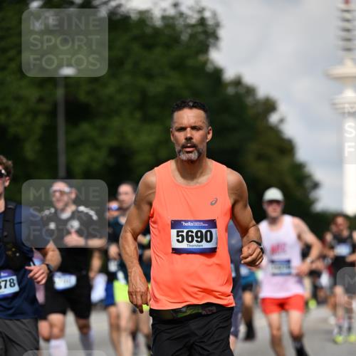 29.06.2025 - hella hamburg halbmarathon Dr. Thomas Lammeyer http://msf.ph/oto/8327968 29.06.2025 09:55:44 Kennedybrücke 1057, 1312, 1353, 1569, 1763, 3437, 3618, 3697, 4565, 4871, 5047, 5231, 5336, 5690, 5987, 6373, 6700, 6711, 7185, 7710, 8564, 9358, 9444, 9547, 9659, 10493, 10691, 10978, 11021, 11062 meine-sportfotos.de