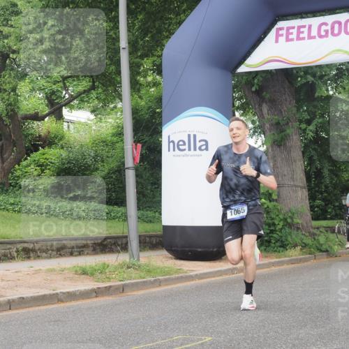 29.06.2025 - hella hamburg halbmarathon KatJ http://msf.ph/oto/8327982 29.06.2025 10:17:09 Zwischen KM18-KM19 1065 meine-sportfotos.de