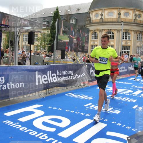 29.06.2025 - hella hamburg halbmarathon Michael Strokosch http://msf.ph/oto/8327983 29.06.2025 10:49:13 Ziel 2013, 4832, 4847, 4890, 6389, 10184, 15523, 16414, 16731, 17173, 18598, 18842 meine-sportfotos.de