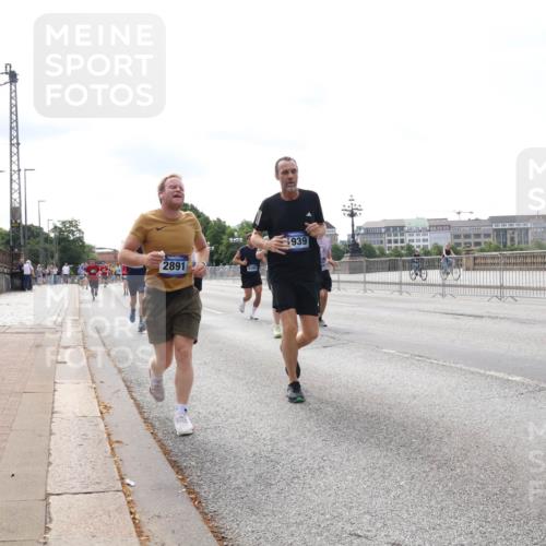 29.06.2025 - hella hamburg halbmarathon Lena Gebhardt http://msf.ph/oto/8327985 29.06.2025 10:12:59 Lombardsbrücke 939, 15531, 2891, 1020, 1051, 1249, 1610, 1785, 1851, 1939, 2531, 2891, 2942, 2963, 3182, 3218, 3248, 3728, 4532, 4554, 5150, 6207, 6489, 7014, 7873, 7907, 8398, 8405, 8913, 8917, 8971, 9141, 10067, 10402, 11025, 11720, 12456, 13566, 13816, 14404, 14540, 14869, 15012, 15369, 15531, 16030, 16255, 16323, 16437, 16473, 16826, 16911, 17061, 17699, 17988, 17994, 18048, 18178, 18320, 18493, 18530, 18732 meine-sportfotos.de