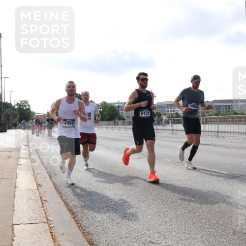 29.06.2025 - hella hamburg halbmarathon Lena Gebhardt http://msf.ph/oto/8327990 29.06.2025 09:48:45 Lombardsbrücke 4381, 90, 8121, 10980, 1042, 1290, 1505, 1571, 1600, 1710, 2262, 2399, 3480, 3547, 4062, 4359, 4381, 5003, 5124, 5307, 5554, 5709, 6993, 7152, 7154, 7310, 7482, 7884, 8002, 8121, 8571, 9403, 9643, 10190, 10404, 10451, 10738, 10793, 10852, 11106, 11177, 11423, 12044, 12051, 12488, 12739, 12916, 13137, 13372, 13483, 13940, 13975, 14875, 15931, 15959 meine-sportfotos.de