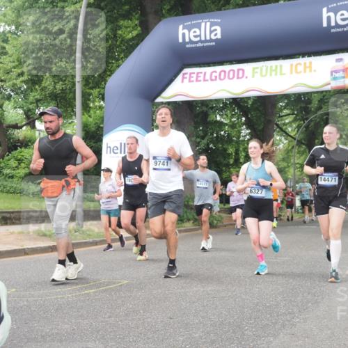 29.06.2025 - hella hamburg halbmarathon KatJ http://msf.ph/oto/8328014 29.06.2025 10:46:45 Zwischen KM18-KM19 2426, 3780, 6327 meine-sportfotos.de