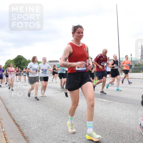 29.06.2025 - hella hamburg halbmarathon Lena Gebhardt http://msf.ph/oto/8328015 29.06.2025 10:57:55 Lombardsbrücke 13882, 30, 10629, 4830, 18690, 1123, 1242, 1248, 1265, 1388, 1643, 2015, 2169, 2273, 2275, 2451, 2567, 2900, 3191, 3385, 3433, 3644, 3750, 3936, 3954, 4059, 4197, 4429, 4521, 4830, 5117, 5632, 5676, 5736, 5782, 6316, 6337, 6827, 6857, 6916, 7172, 7193, 7556, 7720, 7783, 7977, 7990, 8035, 8159, 8386, 8439, 8440, 8441, 8442, 8474, 8512, 8708, 8713, 8773, 8873, 8888, 9059, 9180, 9233, 9318, 9319, 9394, 9398, 9436, 9481, 9496, 9613, 9832 meine-sportfotos.de